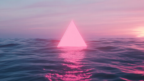 日落时的海景和多云的天空