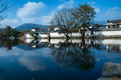 安徽宏村南湖和明清时期的徽式古建筑群