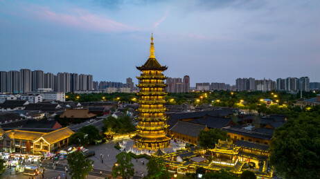 中国江苏省淮安市里运河文化国师塔长廊夜景