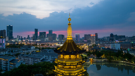 中国江苏省淮安市里运河文化国师塔长廊夜景