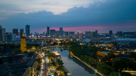 中国江苏省淮安市里运河文化国师塔长廊夜景