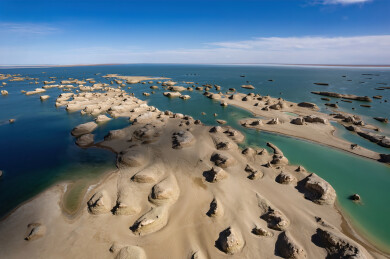 青海海西州乌素特水上雅丹奇异地貌高空航拍