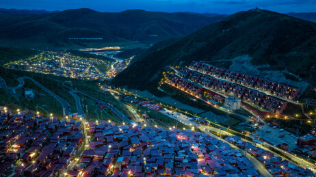 航拍中国四川甘孜色达县色达五明佛学院夜景