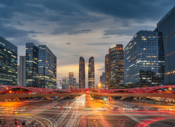 中国四川成都金融城交子之环天桥建筑夜景