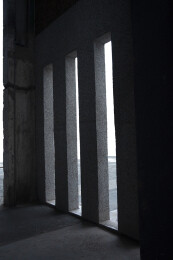 有空隙的混凝土建筑