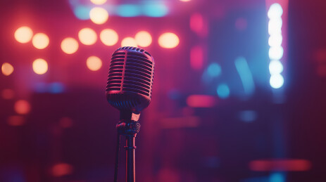 舞台上的麦克风特写镜头