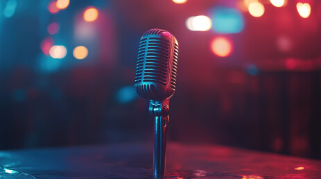 舞台上的麦克风特写镜头