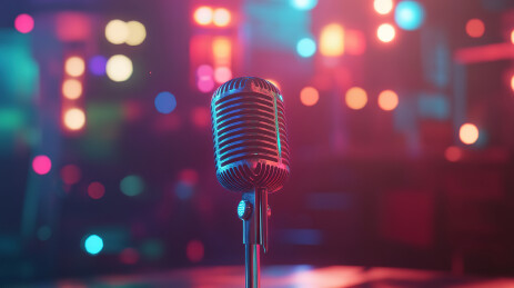 舞台上的麦克风特写镜头