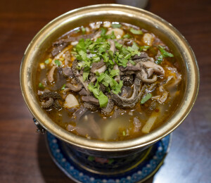 冬天羊杂羊汤火锅