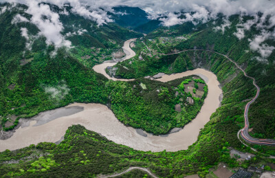 云南贡山丙中洛G219怒江第一湾航拍风景
