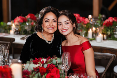 温馨晚宴母女情