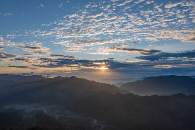安徽皖浙天路深秋景色道路山脉森林东部