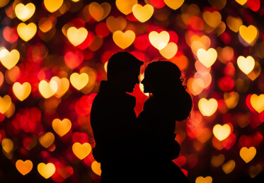 一对情侣的剪影