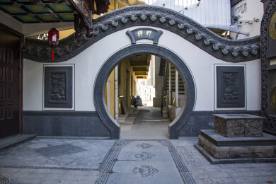 中式徽派古建月亮门