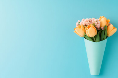 母亲节的郁金香花束概念插图