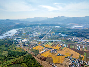 中国辽宁本溪桓仁县城航拍风光