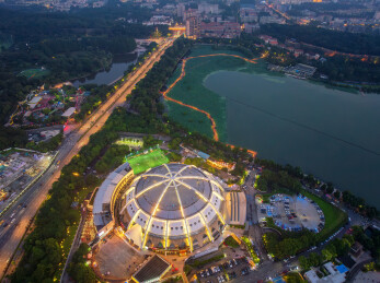 俯瞰南京太阳宫演艺广场和玄武湖荷塘夜景