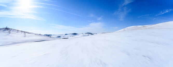冬季内蒙古乌兰布统蓝天白云雪景