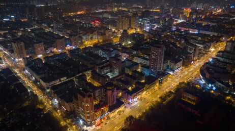 俯拍中国黑龙江省哈尔滨市城市街道夜景