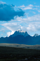 中国四川川西鱼子西贡嘎雪山