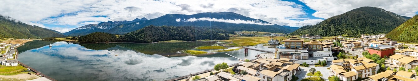 中国西藏林芝鲁朗小镇美丽风光