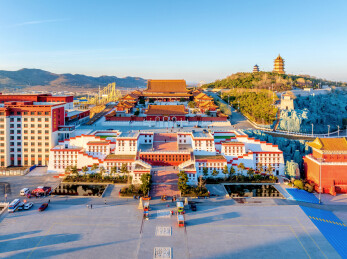 中国辽宁锦州凌海九华山公园慈海寺航拍风光