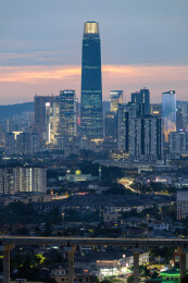 马来西亚吉隆坡莫迪卡石油双子塔日落夜景