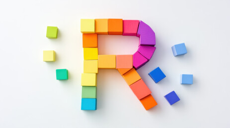 彩色积木拼成的字母R