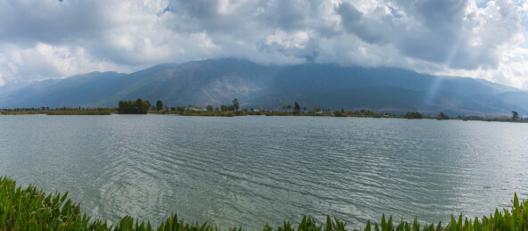云南鹤庆高山草海风景 