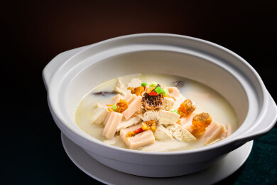 豆汤羊肚菌龙趸炖盐豆腐 