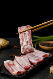 黑猪肋骨肉排骨肉