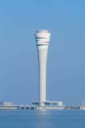 上海吴淞口国际邮轮港的瞭望塔