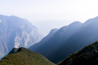 重庆巫山巫峡层峦叠嶂的峡谷风光