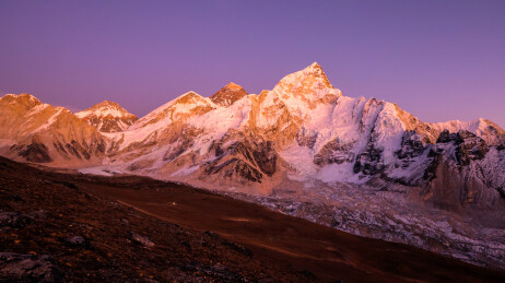 尼泊尔EBC徒步喜马拉雅山脉日照金山