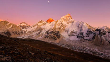 尼泊尔EBC徒步喜马拉雅山脉日照金山