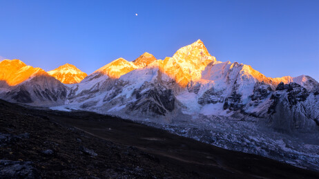 尼泊尔EBC徒步喜马拉雅山脉日照金山