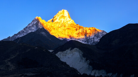 尼泊尔EBC徒步喜马拉雅山脉日照金山