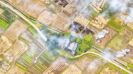 航拍农村田野焚烧秸秆