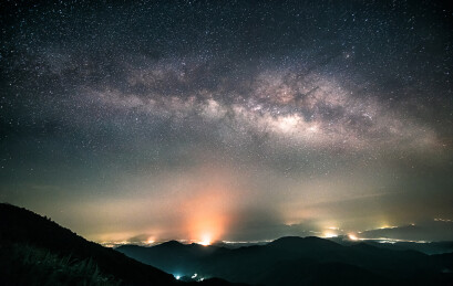 广东河源缺牙山午夜银河星空