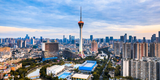 中国四川成都339电视塔和城市天际线风光