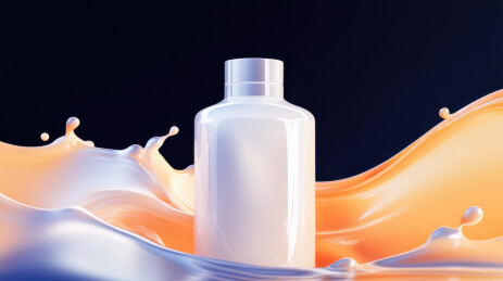 牛奶喷溅中的白色瓶子