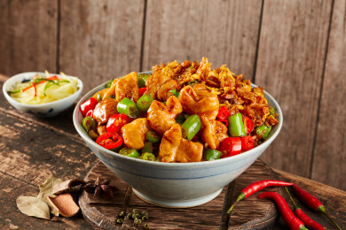 尖椒肥肠外婆菜炒鸡蛋饭