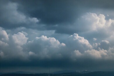 乌云密布的天空主题