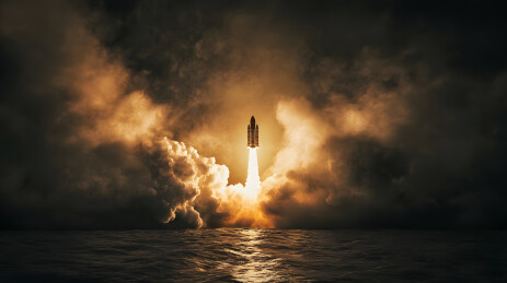 火箭在海面上腾空发射的瞬间