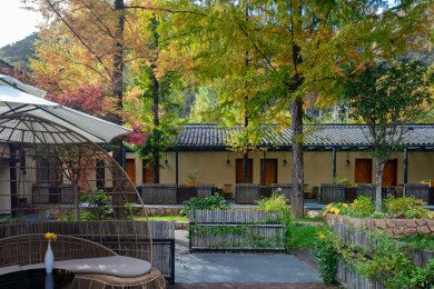 陕西省汉中市秦岭留坝高江路民宿秋景