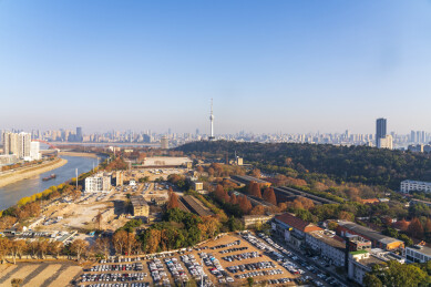 武汉汉阳区龟山电视塔地标建筑城市天际线风
