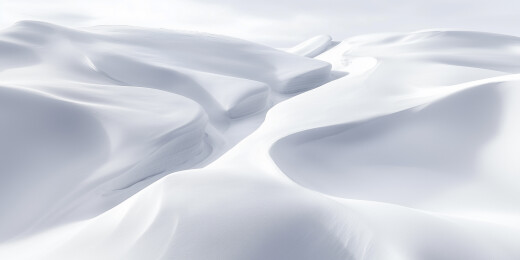 雪覆山脉场景