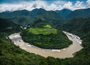 中国西藏林芝墨脱县果果塘大转弯航拍风光