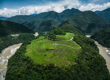 中国西藏林芝墨脱县果果塘大转弯航拍风光