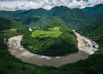 中国西藏林芝墨脱县果果塘大转弯航拍风光